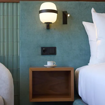 Duo Lisbon, Curio Collection By Hilton Lisbona