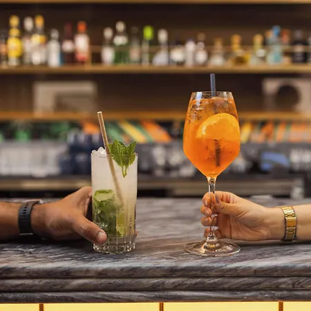 호텔 Duo Lisbon, Curio Collection By Hilton 4*