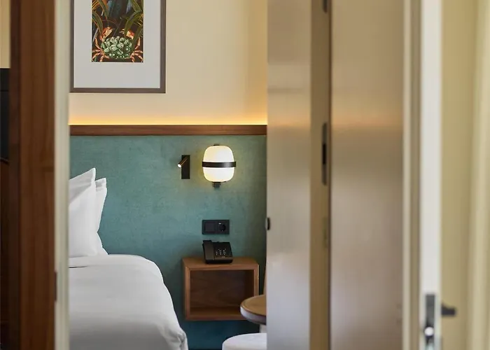 Hotel Duo Lisbon, Curio Collection By Hilton 4*