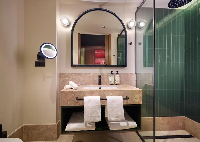 Hotel Duo Lisbon, Curio Collection By Hilton
