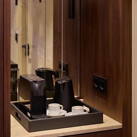 Duo Lisbon, Curio Collection By Hilton מלון 4*