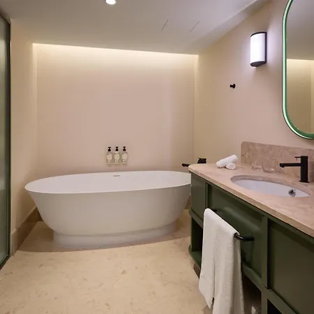 Duo Lisbon, Curio Collection By Hilton מלון