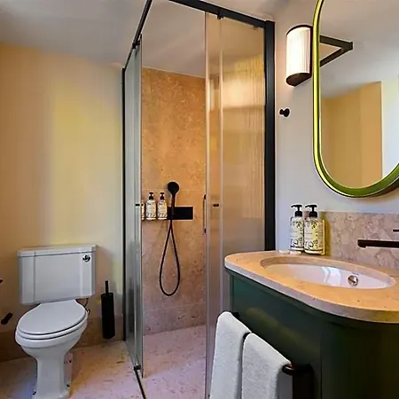 Duo Lisbon, Curio Collection By Hilton