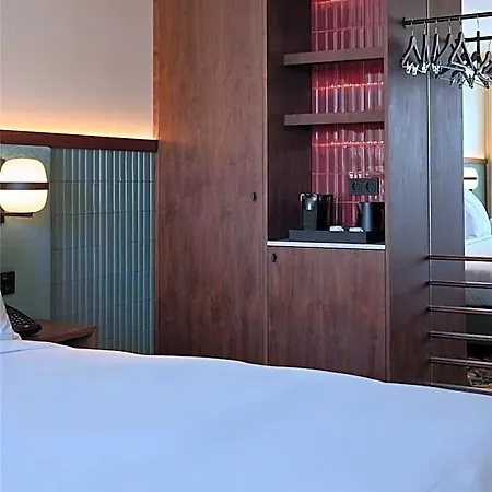 Hotel Duo Lisbon, Curio Collection By Hilton 4*