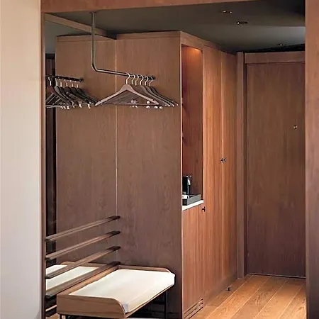 Duo Lisbon, Curio Collection By Hilton