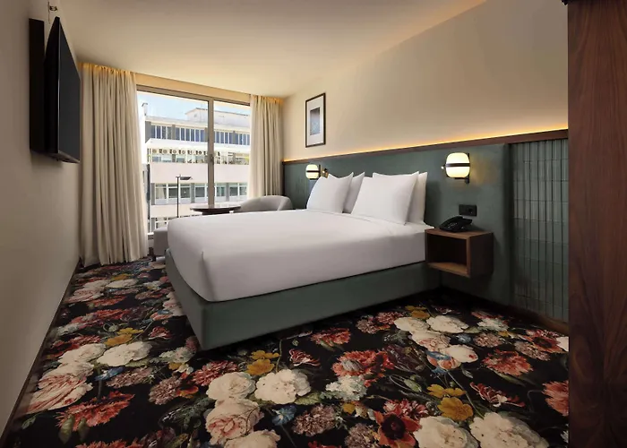 מלון Duo Lisbon, Curio Collection By Hilton