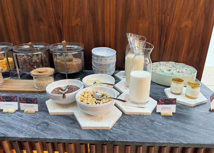 Duo Lisbon, Curio Collection By Hilton