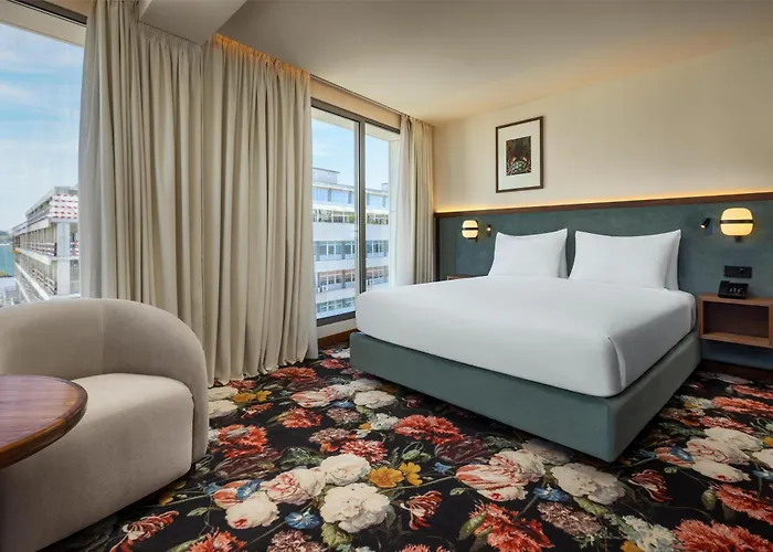 호텔 Duo Lisbon, Curio Collection By Hilton 4*