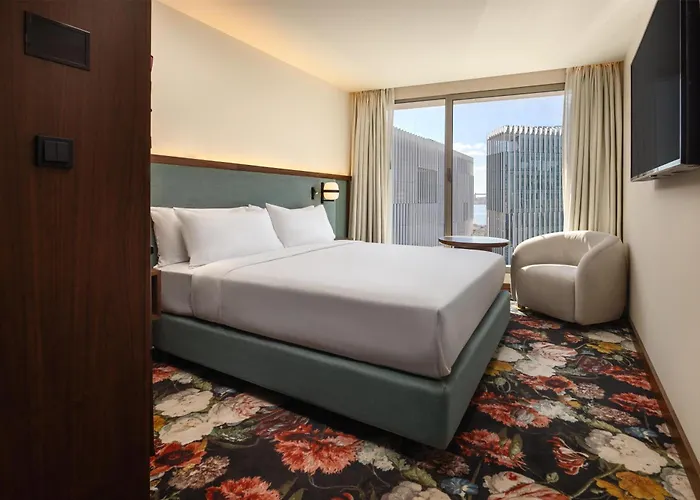 호텔 Duo Lisbon, Curio Collection By Hilton 4*