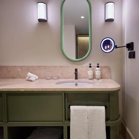 Duo Lisbon, Curio Collection By Hilton Hotel