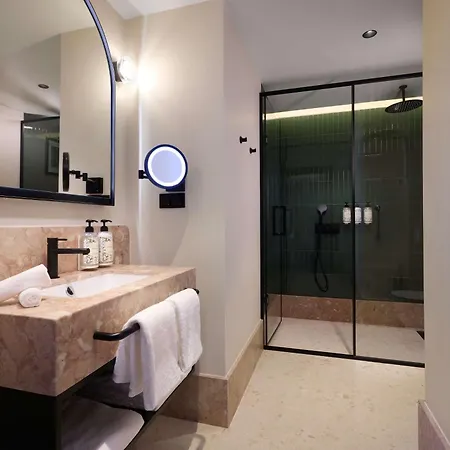 Duo Lisbon, Curio Collection By Hilton 4*