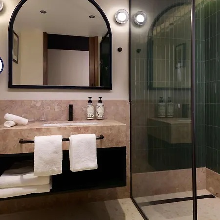 Duo Lisbon, Curio Collection By Hilton Hotel 4*