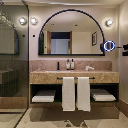 Hotel Duo Lisbon, Curio Collection By Hilton