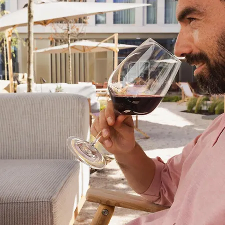Hotel Duo Lisbon, Curio Collection By Hilton 4*