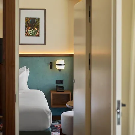 酒店 Duo Lisbon, Curio Collection By Hilton 4*