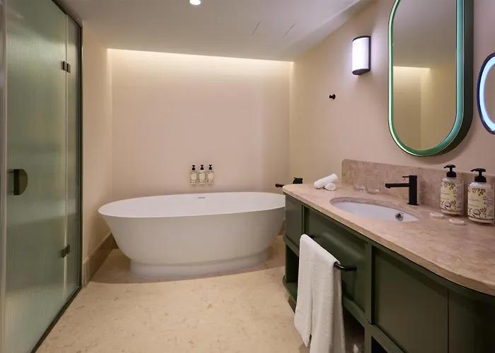 Duo Lisbon, Curio Collection By Hilton Otel