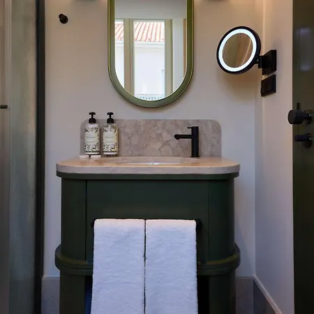 Hotel Duo Lisbon, Curio Collection By Hilton 4*