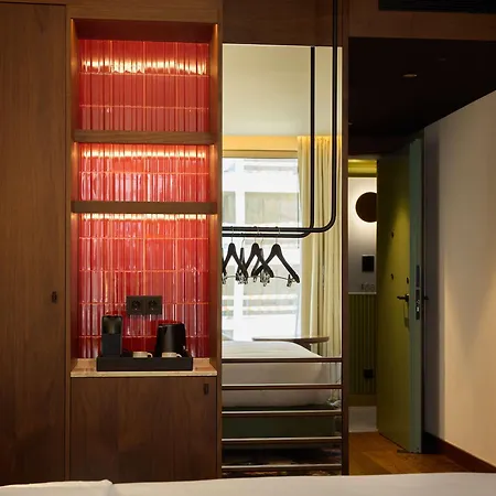 Duo Lisbon, Curio Collection By Hilton